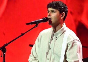 vampire-weekend-announces-spring-headlining-dates