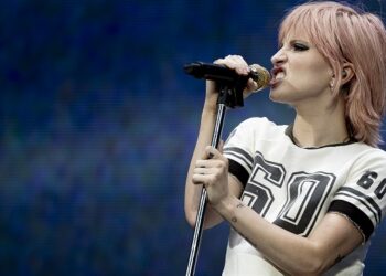 rock-&-roll-hall-of-fame-to-host-conversation-between-hayley-williams-&-kathleen-hanna