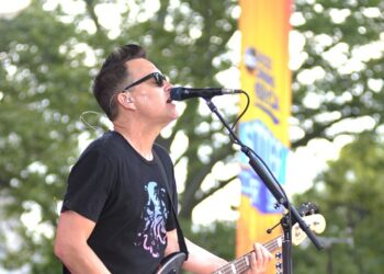 the-art-show:-blink-182’s-mark-hoppus-auctioning-off-banksy-painting