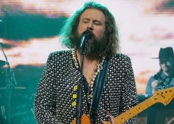 mmj’s-jim-james-&-more-playing-musicians-for-fire-relief-benefit-concert-stream