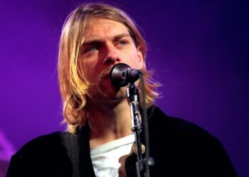 heart-shaped-locks:-kurt-cobain’s-hair-going-back-on-auction