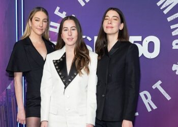 haim-announces-new-single,-teases-london-event