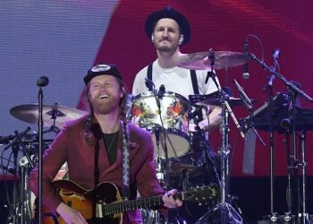 ‘same-old-song’-turns-into-the-lumineers’-different-new-#1-hit
