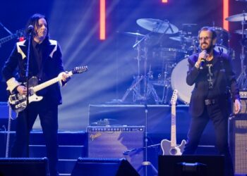 see-ringo-starr-&-jack-white-perform-‘matchbox’-from-upcoming-special,-‘ringo-&-friends-at-the-ryman’
