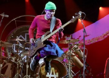 decades-after-infamous-rhcp-quote,-nick-cave-recorded-a-song-with-flea