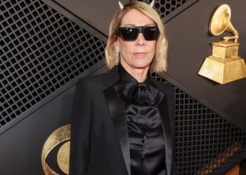 kim-possible:-gordon-&-deal-perform-together-for-first-time-on-﻿’everybody’s-live-with-john-mulaney’