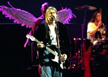 hey!-wait!-hear-nirvana-mashed-up-with-bring-me-the-horizon,-courtesy-of-fontaines-dc.