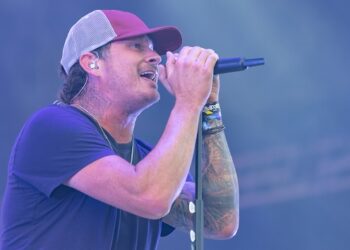 tom-delonge-teases-future-projects-with-to-the-stars-company