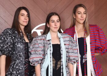 haim-teases-more-upcoming-new-music-with-‘single-girl-summer’-post