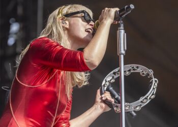 metric-drops-off-tour-with-bloc-party