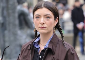 lorde-tells-fans-to-get-ready,-‘everything-is-about-to-change’