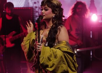 lola-young-teases-new-music,-lands-billie-eilish-opening-slot