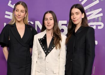 haim-teases-next-single,-‘down-to-be-wrong’