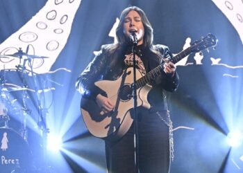 see-gigi-perez-in-the-rightest-way-on-us-headlining-tour