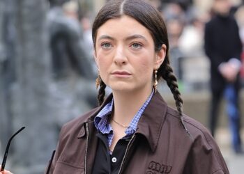lorde’s-new-single-‘what-was-that’-debuts-over-loudspeakers-in-nyc-park