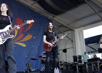 haim-announces-us-tour