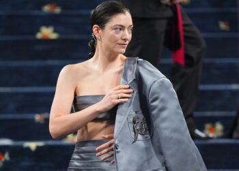 lorde-announces-ultrasound-tour-supporting-upcoming-‘﻿virgin’-﻿album