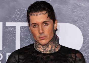 bring-me-the-horizon-frontman-oli-sykes-&-wife-expecting-twins