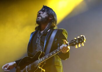 jet’s-nic-cester-teases-new,-possibly-original-material-with-jaded-hearts-club-group