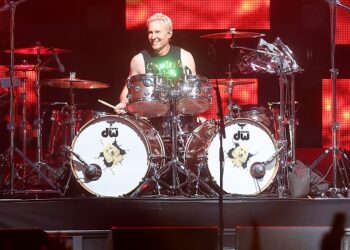 josh-freese’s-apc-bandmates-gift-him-ouija-board-&-nunchucks-in-reference-to-joke-foo-fighters-list