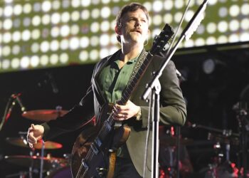 kings-of-leon’s-caleb-followill-breaks-foot-in-‘freak-accident’;-band-cancels-european-tour