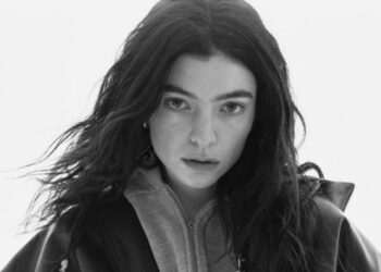 lorde-gets-dirty-—-literally-—-in-‘man-of-the-year’-video,-reveals-‘virgin’-track-list