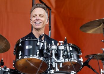 cease-and-desist-over-matt-cameron’s-teenage-kiss-cover-band-lifted