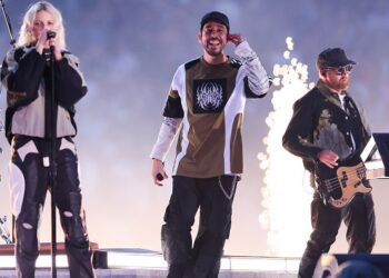 watch-linkin-park’s-performance-at-champions-league-final-kick-off-show