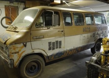 kurt-cobain’s-melvins-van-mural-sells-for-$26k