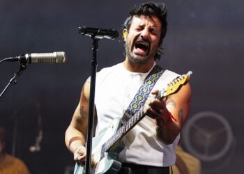 young-the-giant-announces-in-the-open-us-tour