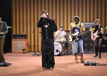 watch-turnstile-debut-new-﻿’never-enough﻿’-songs-on-‘﻿the-tonight-show’