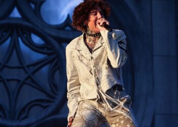 and-after-all,-bring-me-the-horizon-performed-the-live-debut-of-their-cover-of-‘wonderwall’