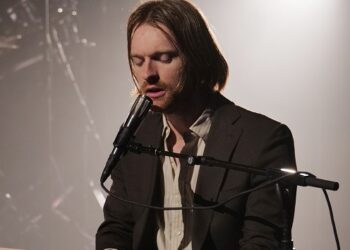 finneas-says-he-was-tear-gassed-during-la-protest-against-ice