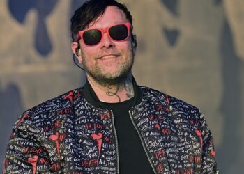 the-used’s-bert-mccracken-releasing-new-book,-﻿’in-love-and-death:-the-lost-notebook’