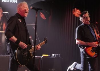 the-offspring-premieres-‘come-to-brazil’-video