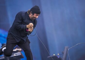 deftones-tease-‘private-music’-at-london-show