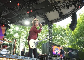 good-riddance-or-time-of-his-life?-liam-gallagher-reacts-to-green-day-fan’s-‘wonderwall’-troll