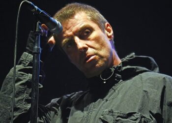 liam-gallagher-apologizes-after-reportedly-posting-anti-asian-slur