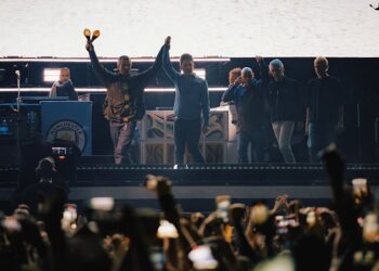 the-brothers-are-back:-oasis-plays-first-show-in-16-years-as-reunion-tour-kicks-off