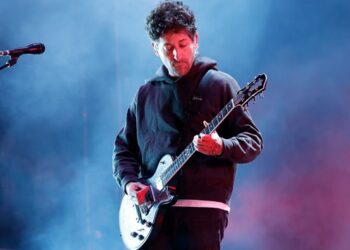 fall-out-boy’s-joe-trohman-drops-off-upcoming-tour-dates-to-undergo-hand-surgery