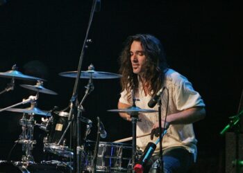 ex-pearl-jam-drummer-david-abbruzzese-comments-following-matt-cameron-announcement