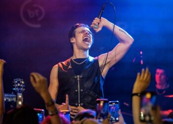 yungblud-sets-up-bar-tab-after-postponing-concert-in-liverpool