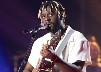 myles-smith-meets-‘﻿billboard﻿’-history-with-latest-#1-hit,-‘nice-to-meet-you’