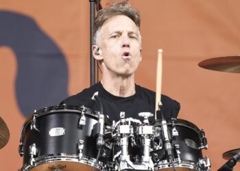 matt-cameron-clarifies-he’s-‘still-an-active-musician’-following-pearl-jam-exit