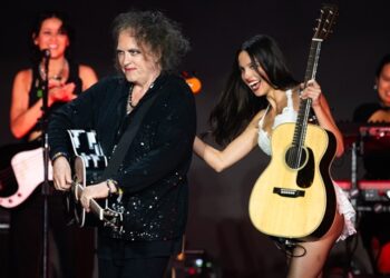 here’s-how-olivia-rodrigo-guitarist-arianna-powell-reacted-to-playing-with-robert-smith