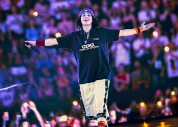 billie-eilish-teaming-with-director-james-cameron-for-something-‘in-3d’