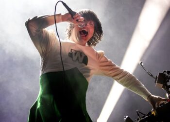 famous-last-words:-dive-into-the-fictional-language-of-my-chemical-romance’s-‘﻿black-parade’﻿-tour