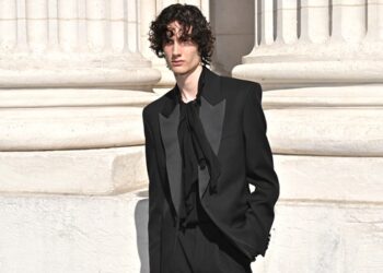 sombr-performs-on-﻿’kimmel’﻿-+-teases-new-song-’12-to-12′