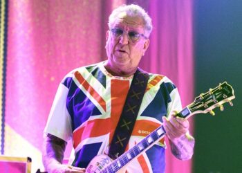 sex-pistols’-steve-jones-remembers-ozzy-osbourne:-‘he-was-one-of-the-funniest-guys-around’