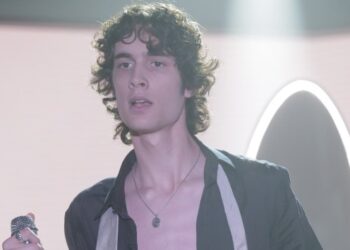 sombr-releases-new-single-’12-to-12,’-video-starring-addison-rae